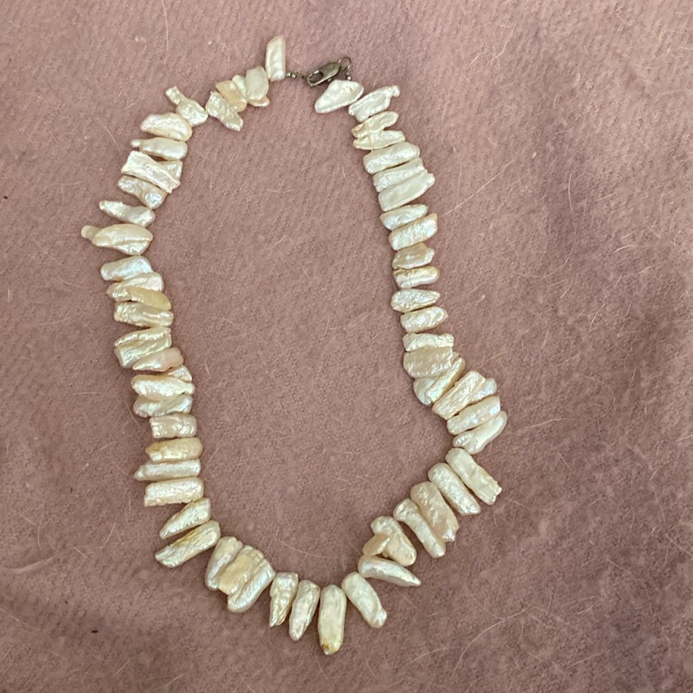 Stunning water Pearl necklace. Great for layering or wearing alone 😍